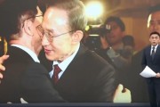 汶上李明博、朴槿惠给金文洙打气 鼓励其争取赢得韩国大选